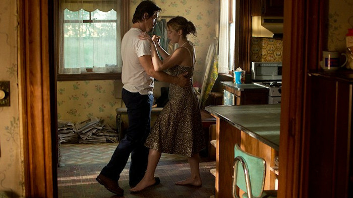 Vydrží netradičný vzťah Kate Winslet dlhšie ako predĺžený víkend? Sledujte americkú drámu