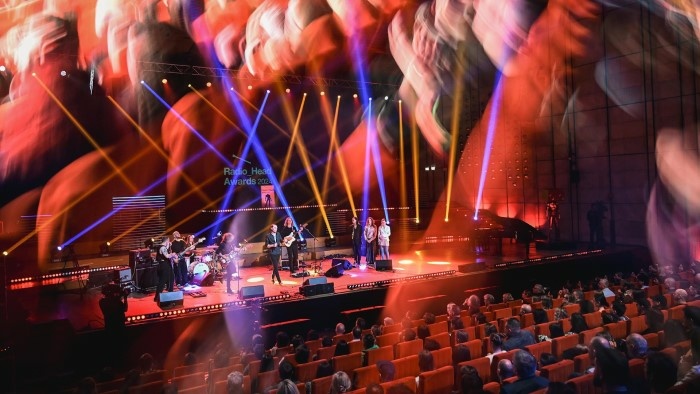 Radiohlavy_radio_head_Martina Mlčúchová.jpg