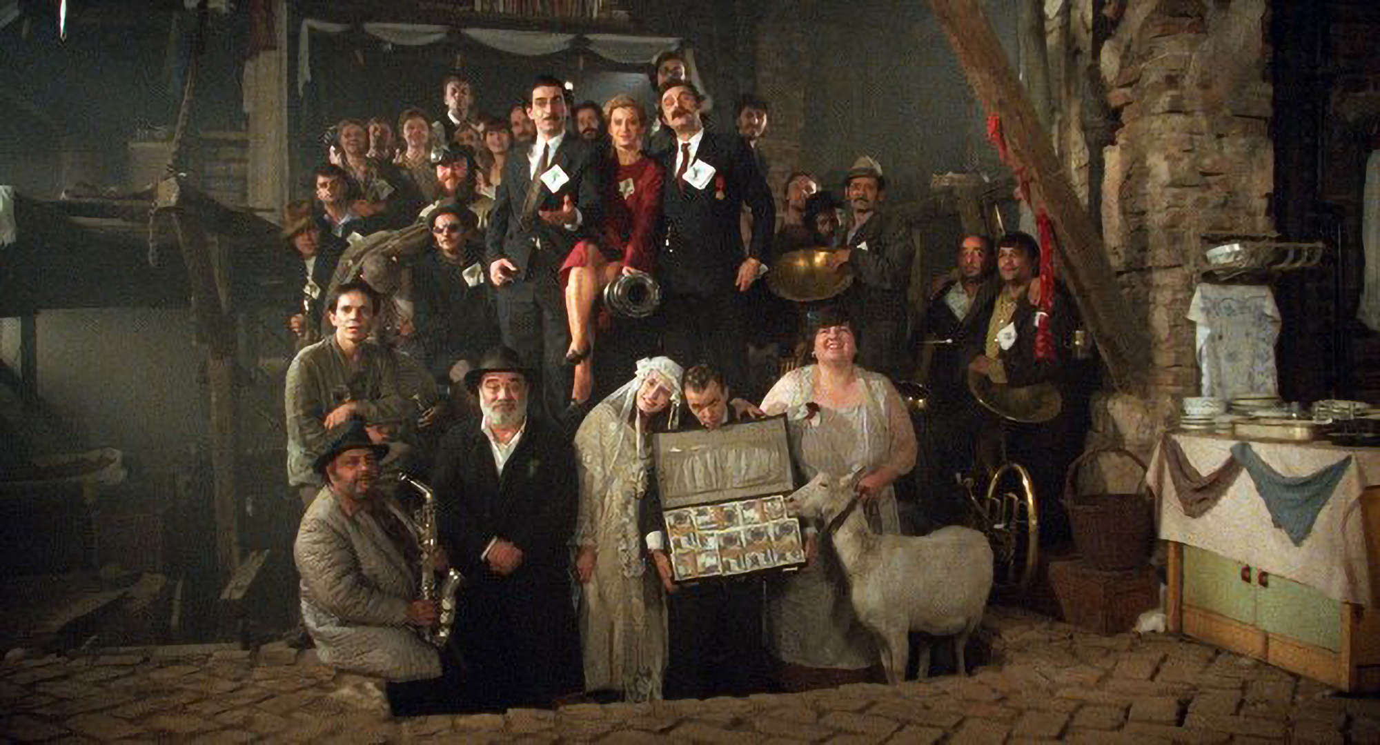 Desaťročia žili v klamstve. Kultový film o moci a zrade vás nenechá chladnými