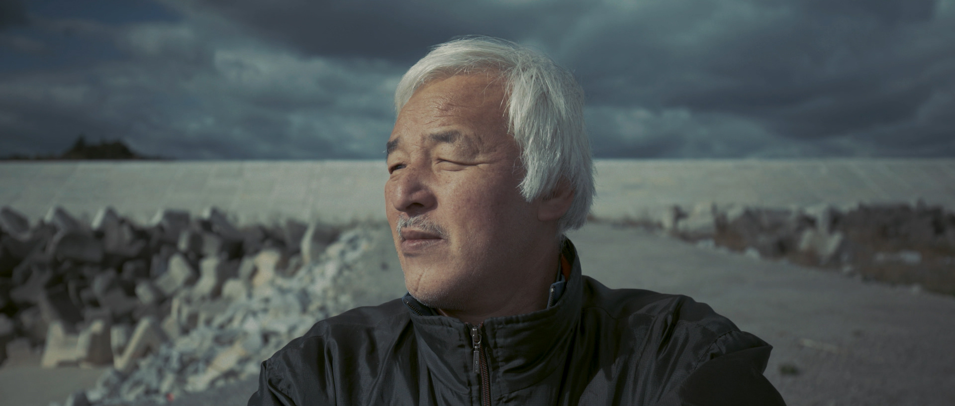 Žije tam, kde nikto nesmie. Naoto sa nevzdal domova a ostal v zakázanej oblasti