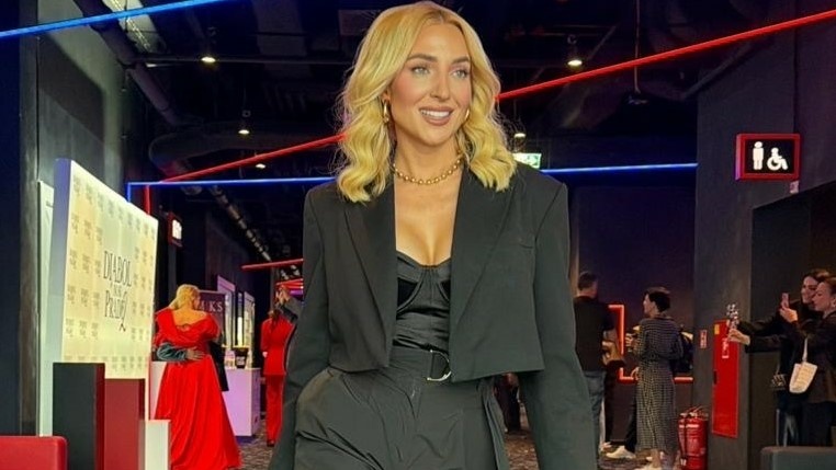 Módna ikona. Simona Simanová ukázala, ako sa chodí na premiéry