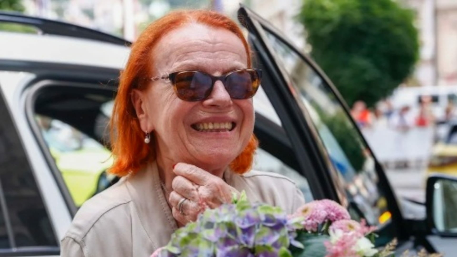 Podľa vlastných slov má chamtivú povahu a chce stále robiť niečo ďalšie. Iva Janžurová má 85 rokov