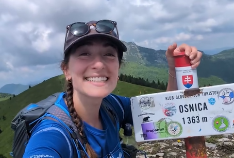 Mladá žena šokuje odvážnym plánom. Beží z Británie cez Európu až do Ázie, aktuálne je na Slovensku