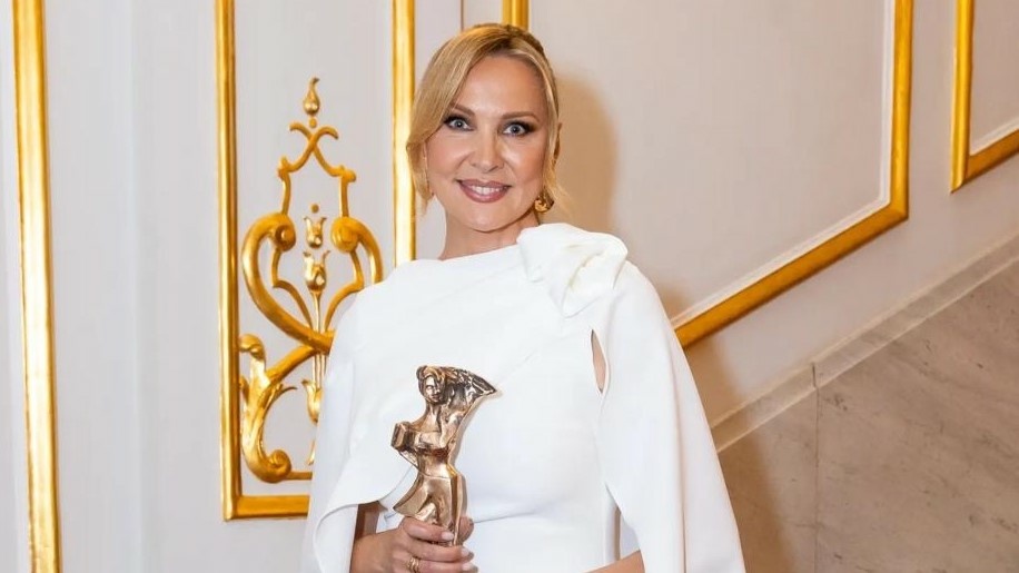 Janette Štefánková očarila na Slovenke roka. V bielych šatách vyzerala ako grécka bohyňa