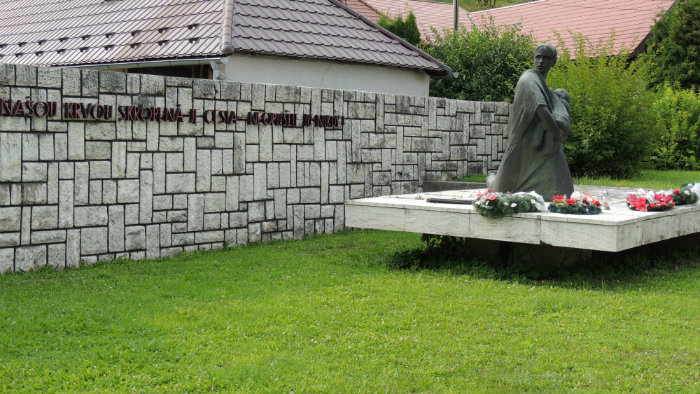 Ostry-Grun-pamatnik-TASR - Jana Vodnáková.jpg