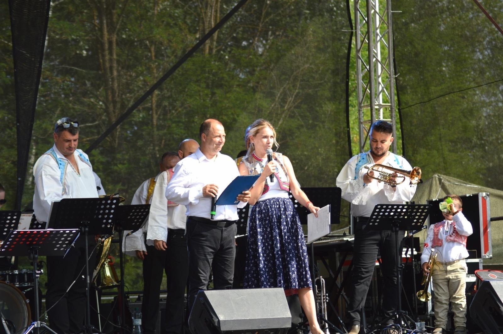 Erika-Kandráčová-v-kroji