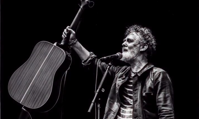 Za hit Falling Slowly získal s Markétou Irglovou Oscara. Tragicky zomrel iba 56-ročný Glen Hansard