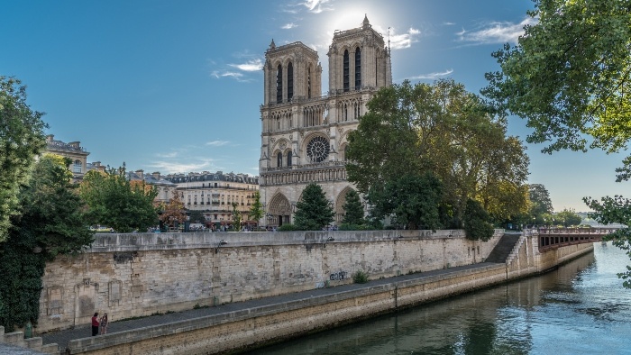 notre-dame_paríž_pixabay_apackerley55.jpg