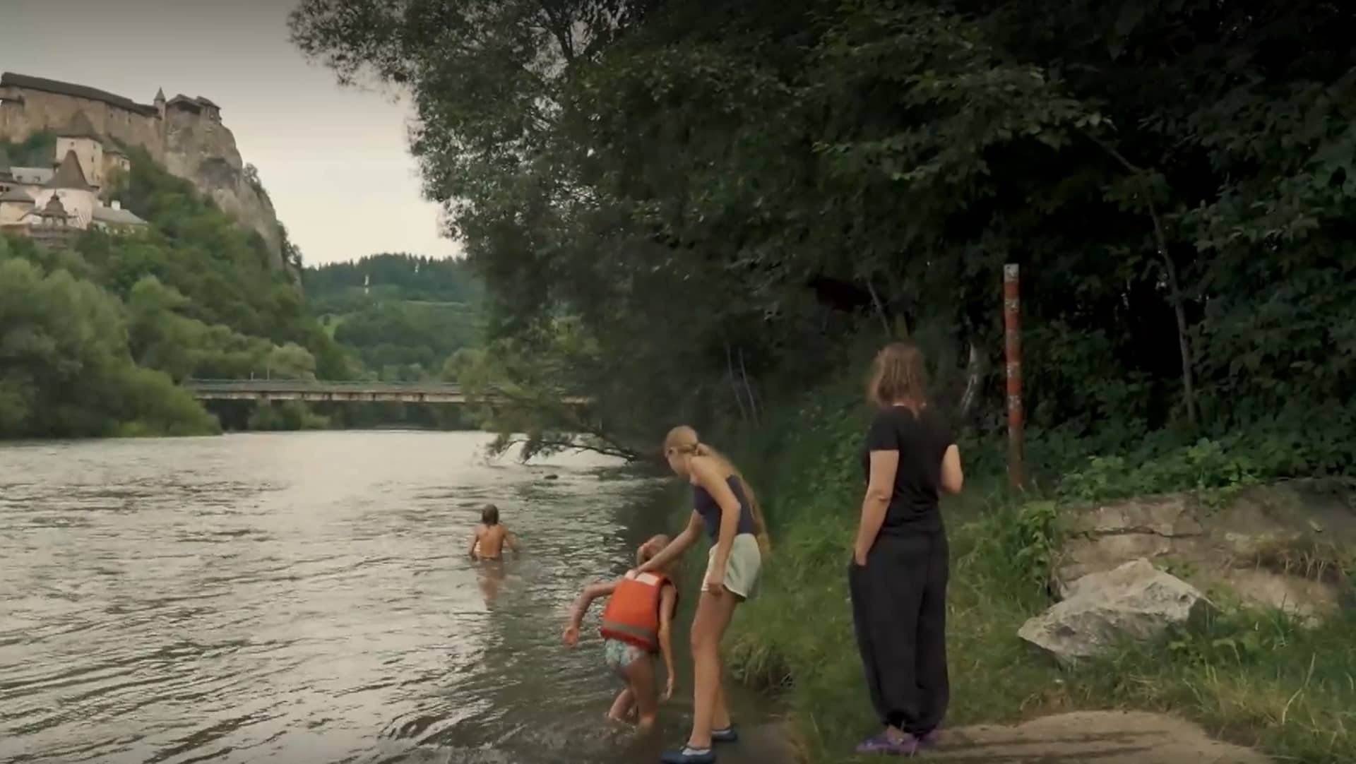 kúpanie-Oravský-hrad-Televíkend-STVR