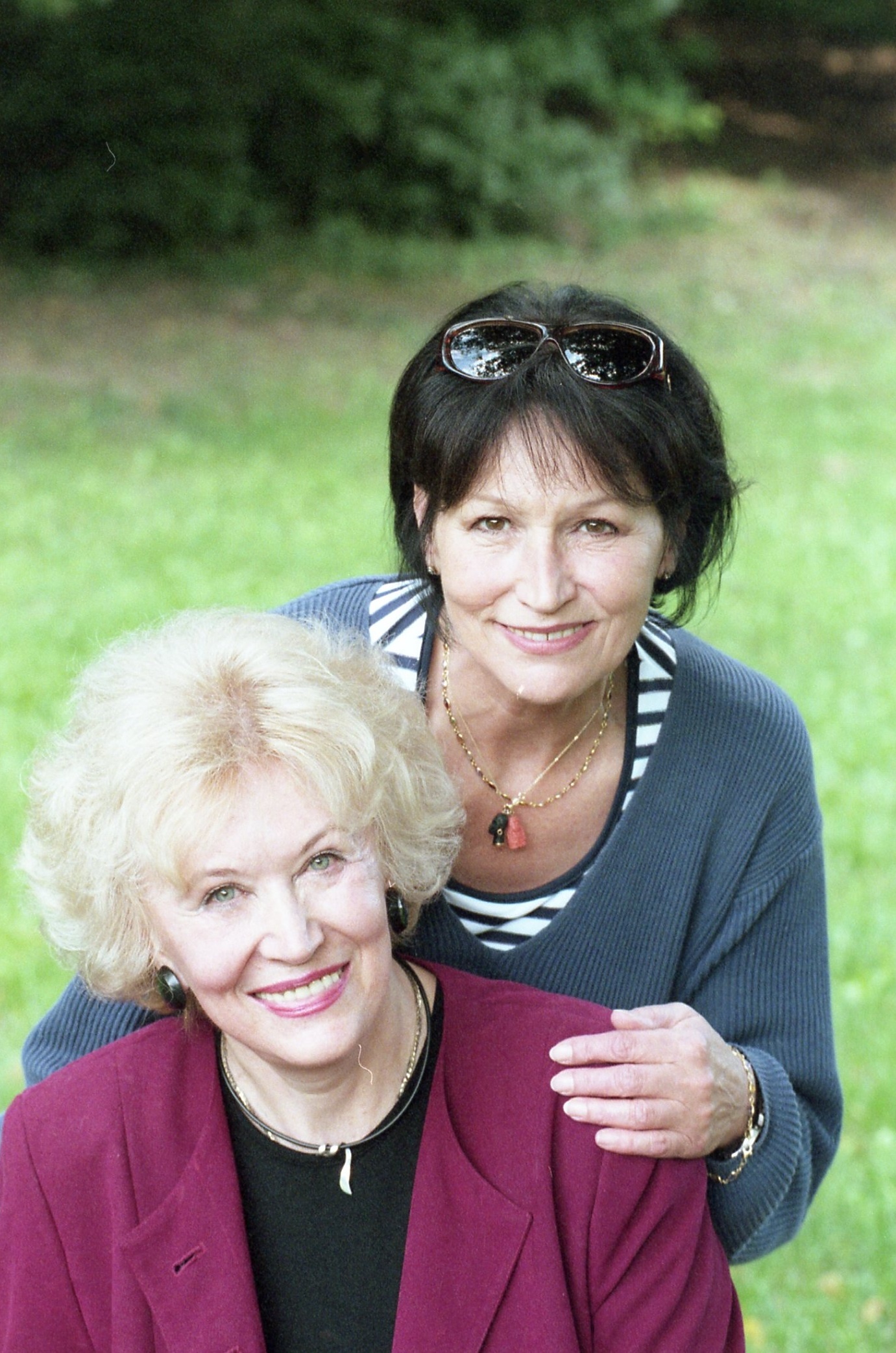 Marta Kubišová & Dana Herrmannová.jpg