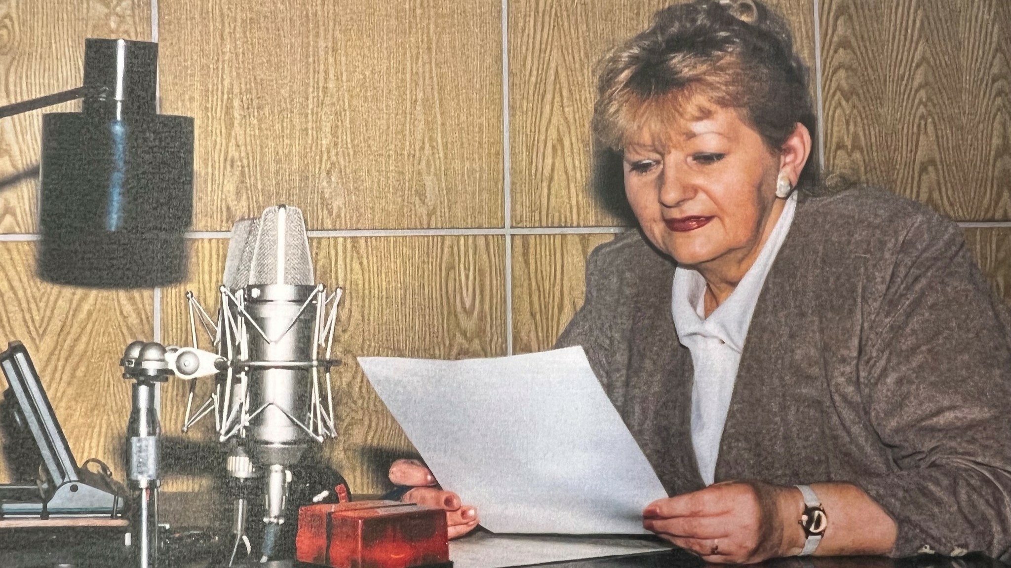 Prečo sa ikone mikrofónu Lýdii Faksovej vyhrážali smrťou? Vysielala viac ako polstoročie