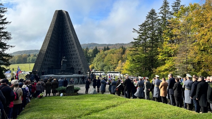 na Dukla-pamätník_TASR - Maroš Černý