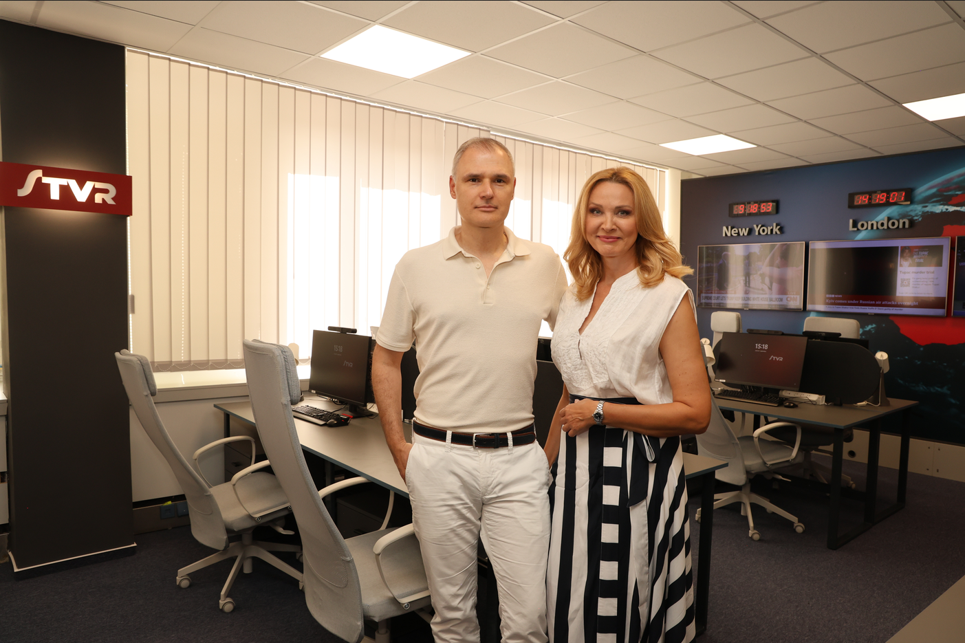 moderátori Janette Štefánková a Ľubomír Bajaník